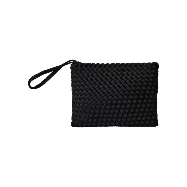 Bahne Accessories - Flettet clutch - sort - Tasker > Clutches > Punge  Sort pung i nylon med flet.Â Pungen måler 24x17.