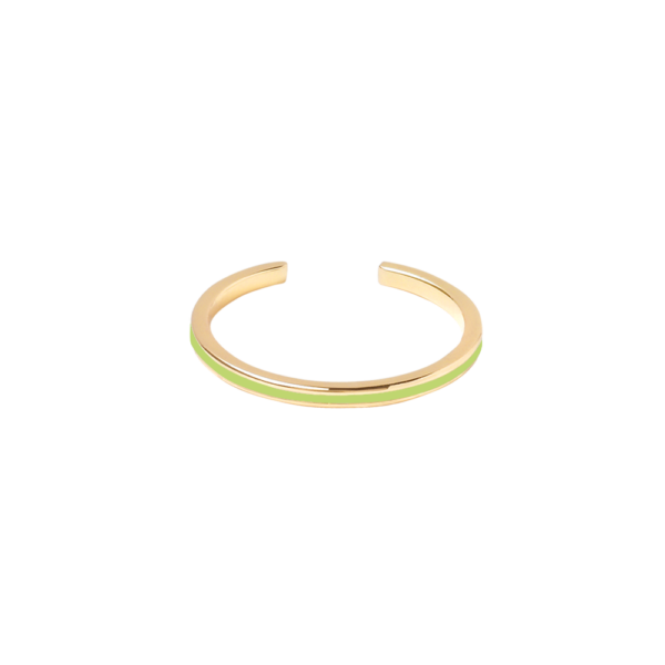 Bangle Up - Bangle ring - Yuzu - Smykker > Ringe > Ringe  Klassisk Bangle ring med en grøn streg der bryder med det guld. Ringen er fremstillet af forgyldt messing. Ringen måler 0