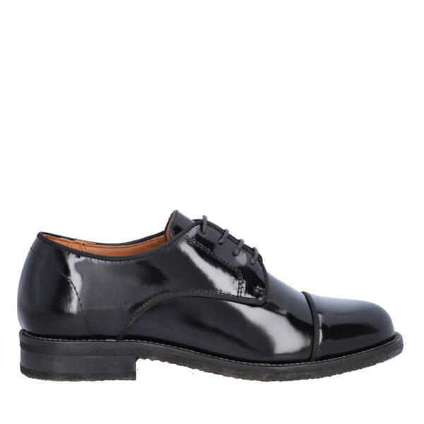 Billi Bi - A6338 loafers  - sort - Size (40) - Sko > Loafers > Loafers  Disse håndlavede loafers er udført i sort polido læder med shiny finish. Loaferen har en rund snude med sort piping henover og tynde sorte snørebånd.