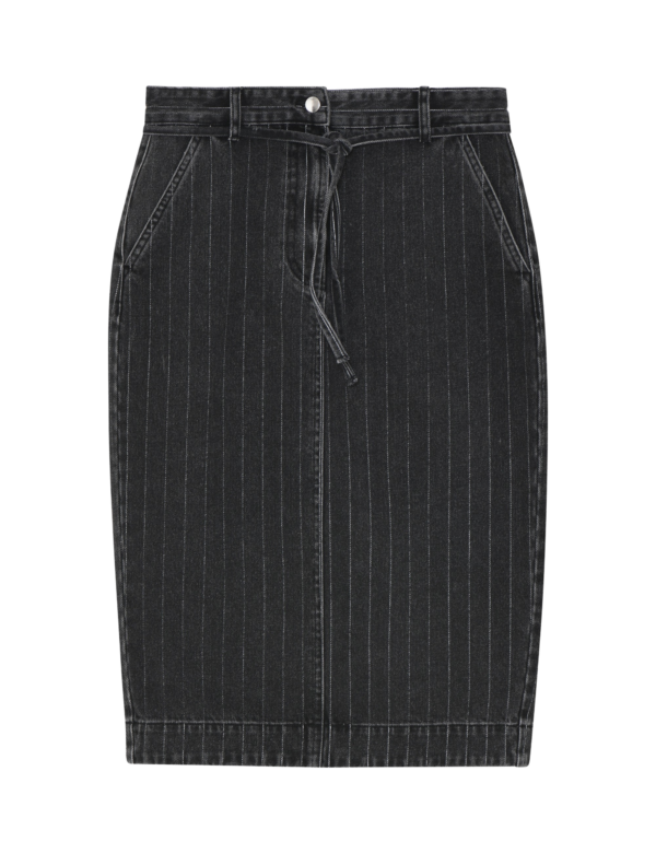 Day Birger Et Mikkelsen - Betsy Denim Stripe nederdel  - sort - Size (42) - Tøj > Nederdele > Denimnederdele  Sort klassisk denimnederdel fra Day Birger et Mikkelsen. Nederdelen er designet med tynde grå striber og bælteløkker