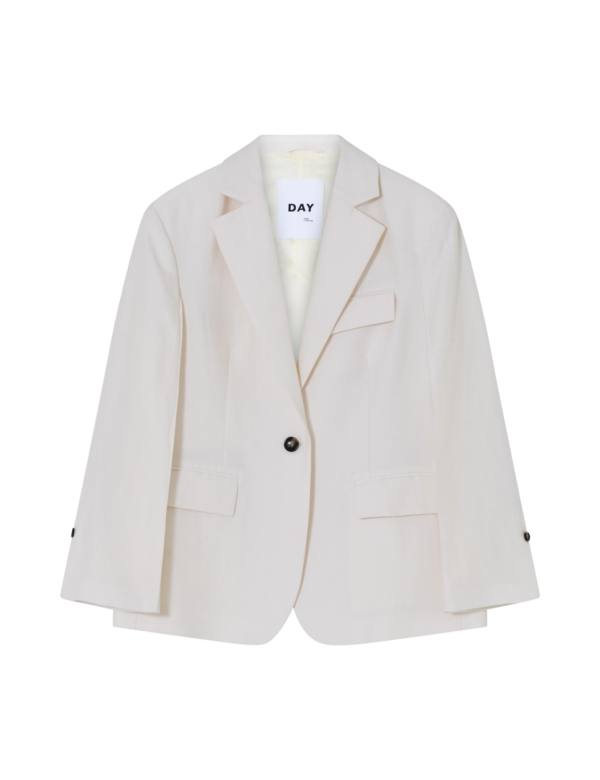 Day Birger Et Mikkelsen - Marcy Solid Linen blazer  - creme - Size (42) - Tøj > Blazere > Oversized blazere  Enkel og cremefarvet blazer fra Day Birger et Mikkelsen i et materiale af en hørblanding. Marcy Solid Linen blazeren har en løs pasform og er designet med detaljer af små knapper og slidser på ærmerne.