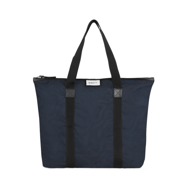 Day Et - Gweneth RE-S Shopper - Navy Blazer - Tasker > Shoppere > Shoppere  Denne Gweneth taske er designet med et stort rummeligt hovedrum samt en indvendig lomme som begge lukkes med lynlås. Tasken har lange behagelige stropper