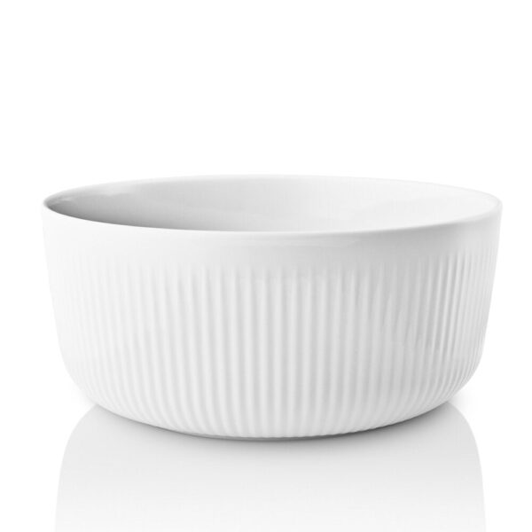 Eva Solo - Legio Nova skål - Ø24 cm. - Borddækning > Skåle > Skåle  Porcelænsskål i Legio Nova serien fra Eva Solo. Skålen har en rillede delikat dekoration på ydersiden. Perfekt til servering. Skålens kapacitet er 3