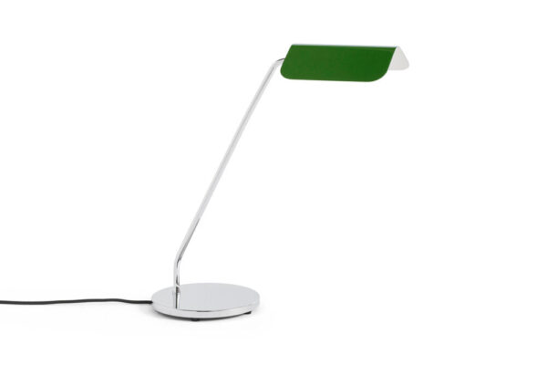 Hay - Apex bordlampe - Emerald green - Lamper > Bordlamper > Bordlamper  Apex bordlampen er designet i et slankt design med et chrom stel og en kantet skærm i chrom.