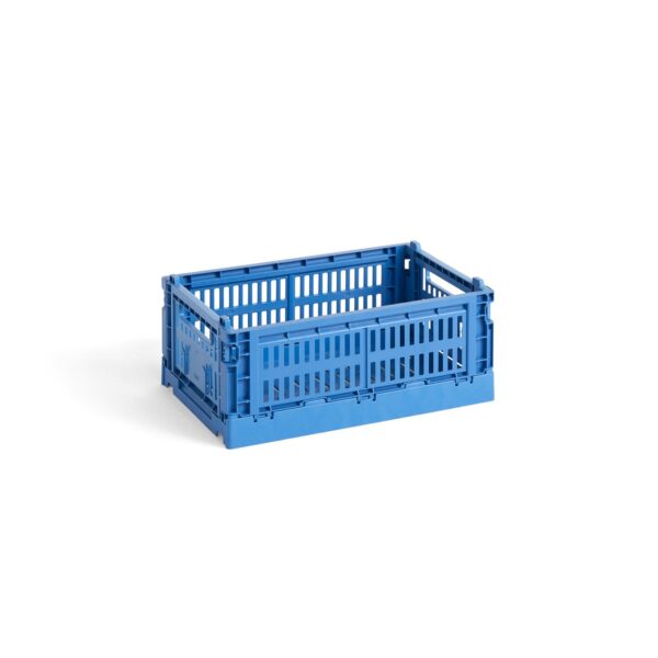 Hay - Colour Crate S kasse - Electric Blue - Interiør > Opbevaring > Kasser  HAY har designet en ny serie af Colour Crate kasserne lavet af 100% genanvendt husholdningsplastaffald i en række forskellige farver og størrelser. Kasserne er kan stables oven på hinanden