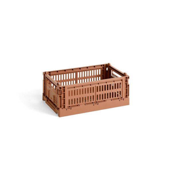 Hay - Colour Crate S kasse - Terracotta - Interiør > Opbevaring > Kasser  HAY har designet en ny serie af Colour Crate kasserne lavet af 100% genanvendt husholdningsplastaffald i en række forskellige farver og størrelser. Denne kasse fås i small og i farven Terracotta. Kasserne kan stables oven på hinanden