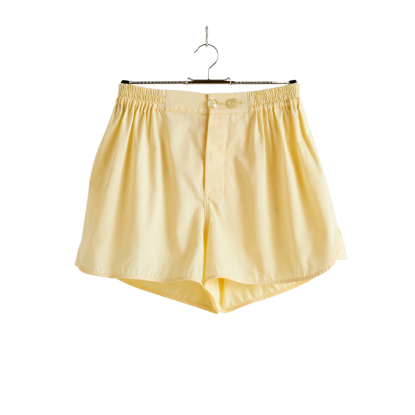 Hay - Outline Pyjama natshorts  - gul - Size (m/l) - Tøj > Nattøj > Natshorts  Lækre natshorts fra HAYs Outline Pyjamas serie i farven Soft Yellow. Natshortsene er designet med elastik i taljen