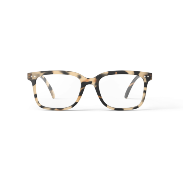 Izipizi - #L læsebrille - Light Tortoise - Accessories > Briller & solbriller > Læsebriller  Denne #L læsebrille designet af Izipizi tager udgangspunkt i en tynd og rund form. Brillen er unisex med et originalt og fashionable design. Letvægts brillerne er i høj kvalitet og er designet med fleksible hængsler