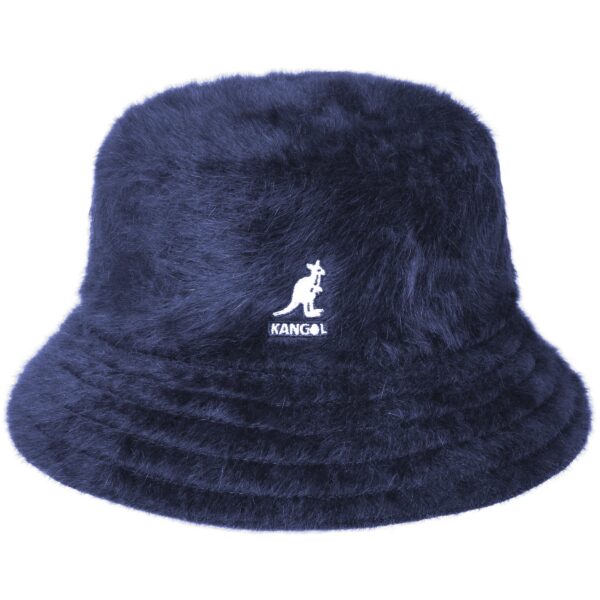 Kangol - Furgora bøllehat - Navy - Accessories > Huer & kasketter > Bøllehatte  Furgora bøllehatten er i en blød angora blanding her i Navy. Hatten har pelset struktur og et hvidt Kangik logo fortil.