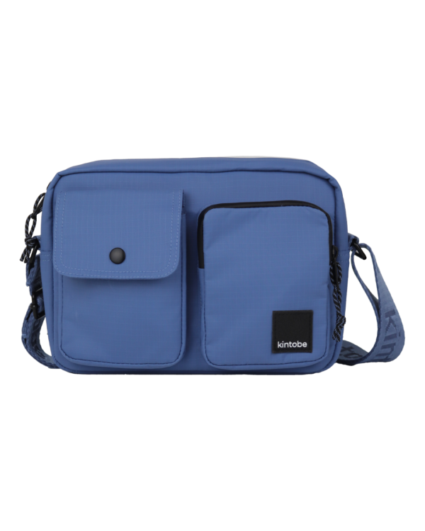 Kintobe - Miles crossbodytaske - Storm Blue - Tasker > Crossbody tasker > Crossbody tasker  Lækker crossbodytaske med justerbar strop. Tasken har to lommer foran