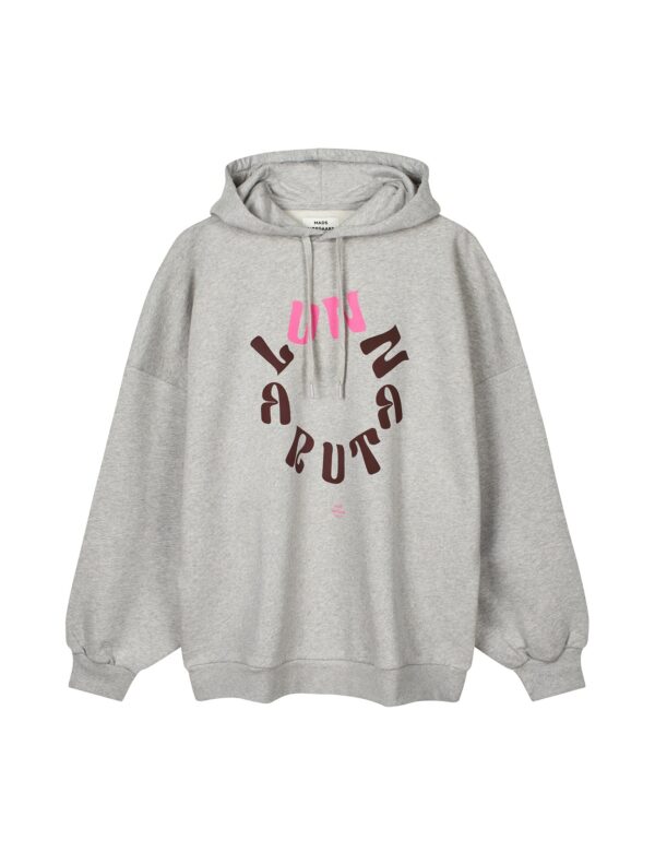 Mads Nørgaard - Organic Harvey hoodie  - grå - Size (s) - Tøj > Joggingtøj > Hoodies  Denne oversized hættetrøje fra Mads Nørgaard er designet i lysegrå med print i pink og brunt. Hoodien har elastik for enden af ærmerne og et klassisk oversized look.