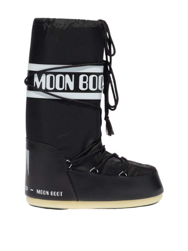 Moon Boot - Icon High Nylon støvler  - sort - Size (39/41) - Sko > Støvler > Ankelstøvler  Icon High Nylon støvlerne fra Moon Boot er en lang model. Støvlerne er designet til at holde dine fødder varme og de er fremstillet i et materiale der tåler sne. Støvlens design erÂ inspireret af astronauternes avancerede fodtøj under månelandingen i 1969