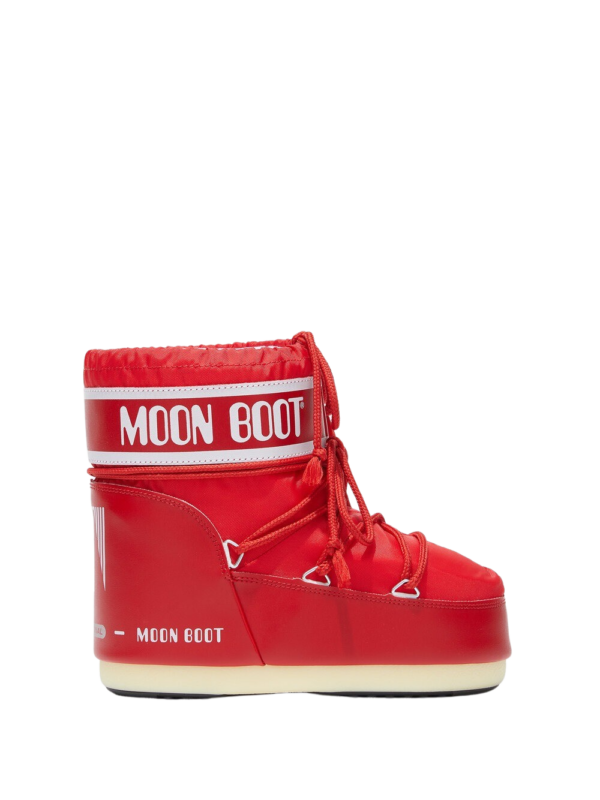 Moon Boot - Icon Low Nylon støvle  - rød - Size (39/41) - Sko > Støvler > Ankelstøvler  Moon Boot støvlerne i modellen Icon Low. Støvlerne henter inspiration fra astronauternes avancerede fodtøj under månelandingen i 1969. Støvlerne er designet med en letvægts gummi mellemsål og en gummiydersål med sugepuder