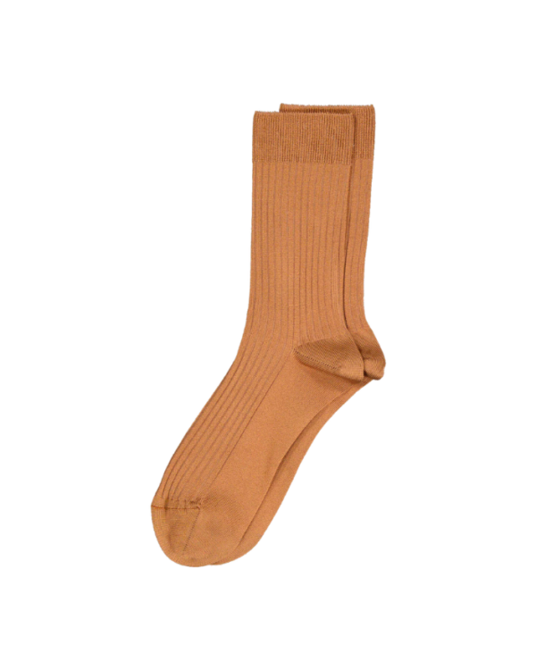 Mrs. Hosiery - Mrs Silky Ribbed strømper - Cinnamon - Accessories > Strømper & strømpebukser > Strømper  BrunligeÂ ribbede strømper fra Mrs. Hosiery. Strømperne har en glat