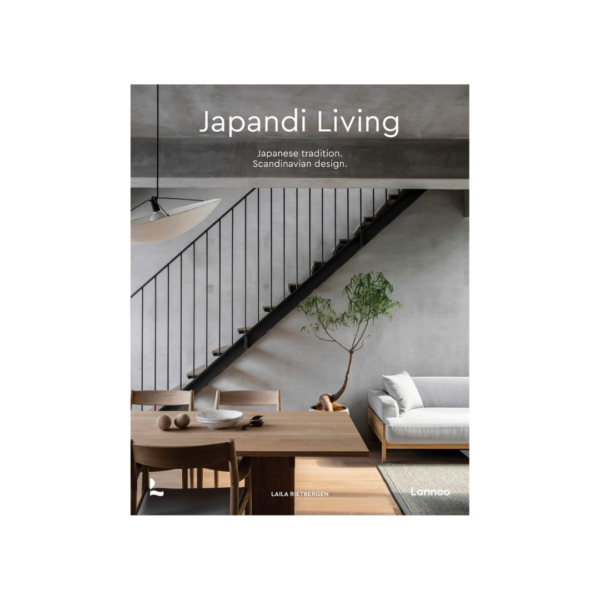 New Mags - Japandi Living bog - Interiør > Bøger > Livstilsbøger  Japandi Living bog fra New Mags. Bogen er popfyldt med 200 inspirerende billeder på hvordan japansk æstetik og skandinavisk design går hånd i hånd. Få en masse inspiration til boligindretningen.