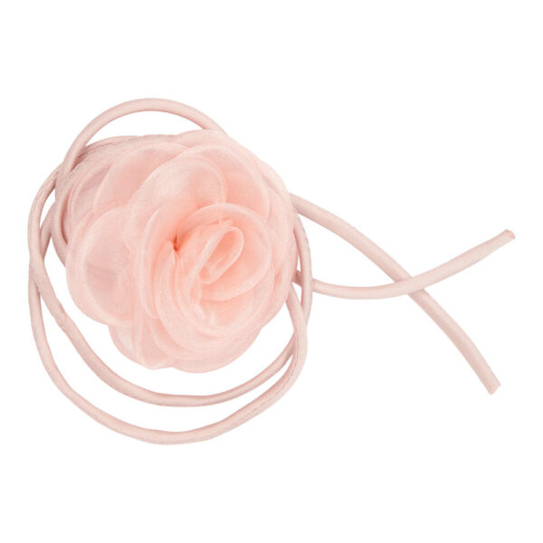 Pico - Organza Rose String - Powder - Smykker > Halskæder > Halskæder  Denne organza Rose String fra Pico kommer i et væld af forskellige farver og kan både bruges som halssmykke