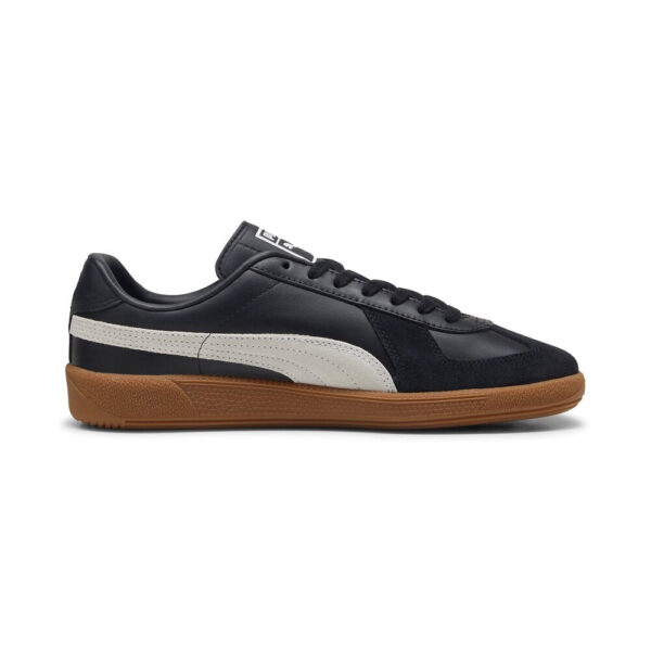 Puma - Army sneakers  - sort - Size (42) - Sko > Sneakers > Sneakers  Army Trainer Sneakers er designet i et simpelt design med en lav gummisål. Skoene har en sort base med grålige og sort ruskindsdetaljer.