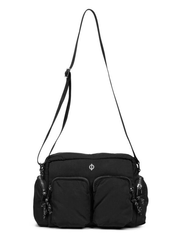 Samsøe Samsøe - Miami taske - sort - Tasker > Crossbody tasker > Crossbody tasker  Sort enkel taske fra Samsøe Samsøe. Taskens strop kan justeres og er designet med lommer