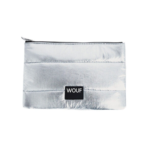 Wouf - Glossy clutch - Sølvfarvet - Tasker > Clutches > Clutches  Glossy clutchen er designet i en simpel silhuet med lynlåslukning og logo foran.Â 